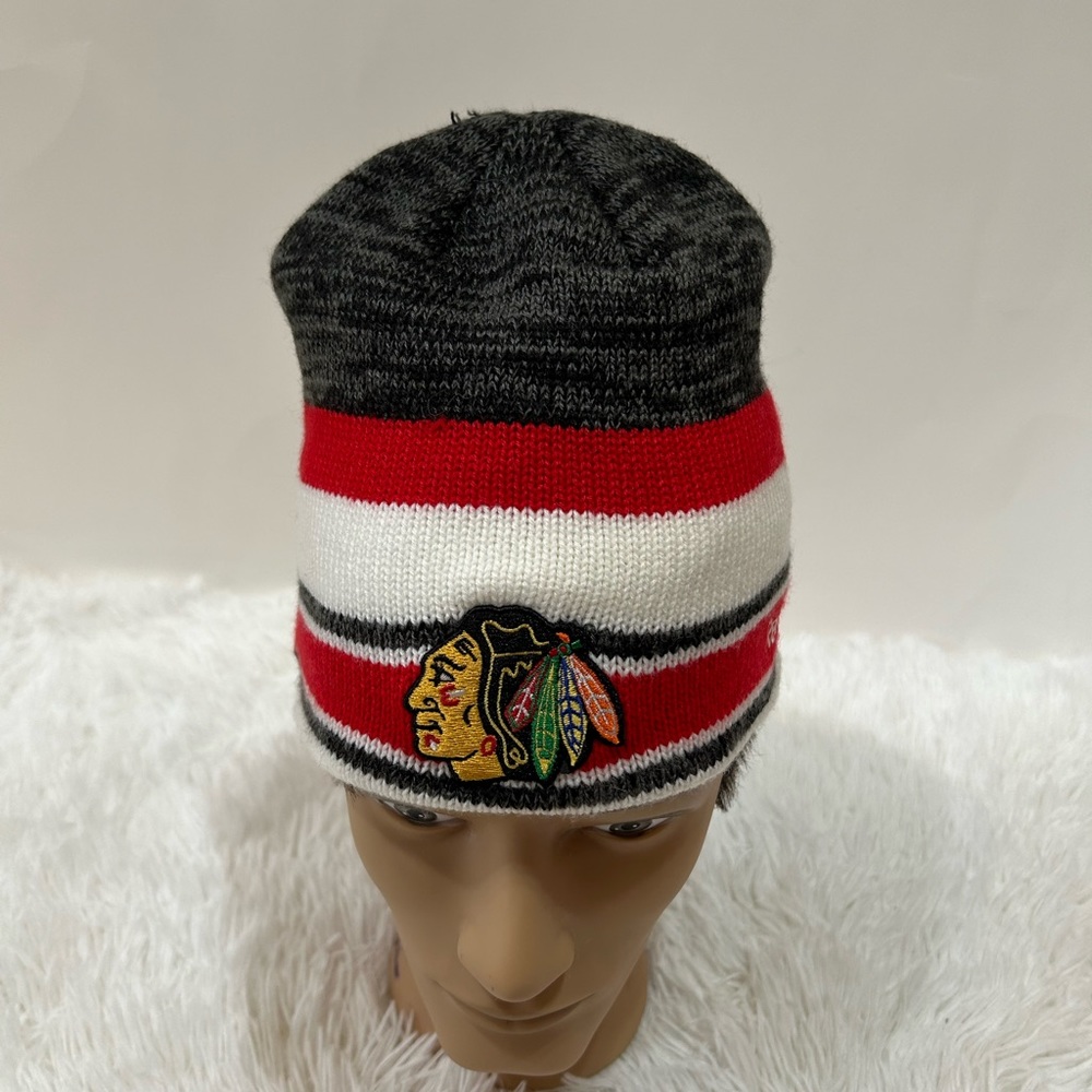 Reebok Chicago Blackhawk Hockey Sweater Knit Beanie Hat Cap One Size NHL